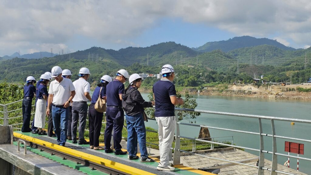 GIẢNG VIÊN KHOA CẤP THOÁT NƯỚC – TRƯỜNG ĐẠI HỌC XÂY DỰNG HÀ NỘI THAM QUAN NHÀ MÁY NƯỚC SẠCH HÒA BÌNH – XUÂN MAI – ảnh 10